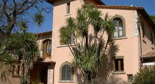 Si dice che fu il dio saturno, con un fulmine, a far scaturire dal cratere di un vulcano la sorgente. Trattamenti Benessere All Agriturismo Terme Di Saturnia Prezzi A Partire Da 45 Euro A Trattamento