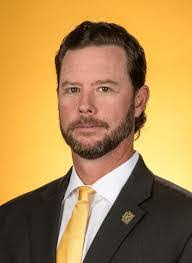 Travis Mclean's Instagram, Twitter & Facebook