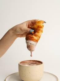 Ma van a nemzetközi self care nap - ez pedig tökéletes indok arra, hogy  megállj egy pillanatra és megjutalmazd magad például egy szarvasgombás dara  focaccia-val, egy sóskaramellás tekerccsell és egy specialty kávéval.