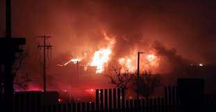 El hecho fue reportado a temprana hora, por lo que cuerpos de auxilio de movilizaron a la zona. Evacuan A 300 Personas Por Incendio De Bodega En Santa Catarina Nl Enfoque Noticias