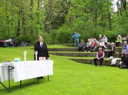 Das amphitheater befindet sich im nördlichen teil des englischen gartens und ist für jedermann geöffnet. Familiengottesdienst Im Englischen Garten St Markus Kirche Munchen