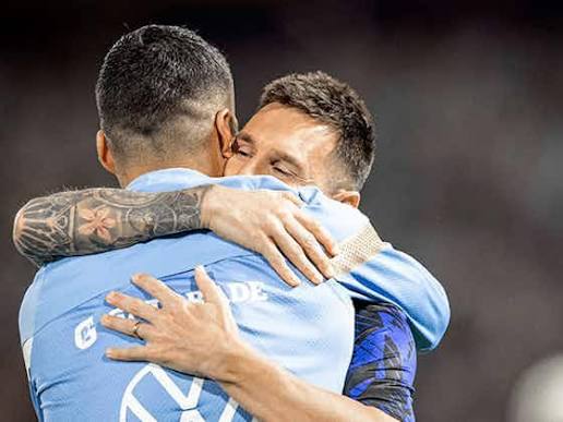 Lionel Messi reacciona al adiós de Luis Suárez de la selección uruguaya |  OneFootball