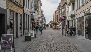Maaseik is niet zoals de rest, het is een bijzonder stadje dat je hart zal veroveren met authentieke winkels en gezellige terrasjes. Maaseik Burgemeester Op Rust Ontevreden Burgers Maaseik De Standaard Mobile