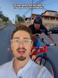 O Kevao tem algo que vale mais do que dinheiro: atenção. E quem tem atenção  pode virar um grande empresário. As pessoas já conhecem ele, já escutam o  que ele fala, já confiam. Hoje, quem é real na ...