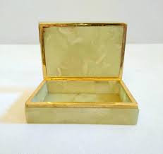 This box is hinged, and features a magnet for a clasp. Jade Green Onyx Box Italy At 1stdibs