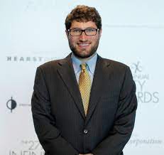 Buzzing at the sill is peter van agtmael's work about coming home from years of covering war in iraq and afghanistan and trying to understand his experiences and his country. Peter Van Agtmael International Center Of Photography