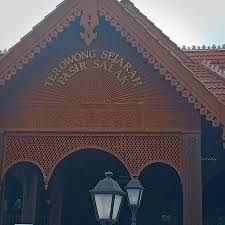 Yuk lihat 8 tempat bersejarah dan favorit di kota jakarta. Tempat Bersejarah Dan Berdarah Residen Perak Dibunuh Tiket Masuk Rm4 Dewasa Kanak Rm2 Sahaja Picture Of Pasir Salak Historical Complex Kampung Gajah Tripadvisor