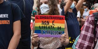 Sbaglierebbe chi pensasse che esiste una linea di faglia sul testo unico presentato dal deputato pd alessandro zan: Ddl Zan Il Potere Di Fedez E L Assenza Dei Movimenti Da Qui Messere Si Domina La Valle Dinamopress