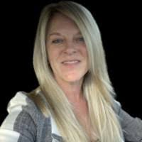 Lisa Cloyd's Instagram, Twitter & Facebook