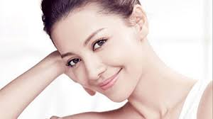 Ấn Đường đầy đặn, không giàu thì sang