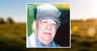 Leslie Ault's Instagram, Twitter & Facebook