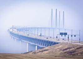 Il nome ufficiale è øresundsbron (ovvero ponte di øresund), un misto dello svedese öresundsbron e del danese øresundsbroen, ma è comunque improbabile che il nome ufficiale venga utilizzato, sia in svezia sia in danimarca. Oresundsbron Consortium Swarco
