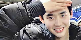 Jadi Salah Satu Aktor Dengan Senyum Paling Adem, Berikut Kumpulan Foto Lee  Jong Suk Dengan Senyum Sumringah