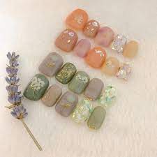 𓊆kuuki𓊇 on instagram 𓊆オーダーチップ𓊇 姉妹でオーダーしてくれました ありがとうございます𓐍𓇬 𓇬 𓇬 心を込めて順番にお作りしております𓅼 𓂂 大変お待たせしてしまい申し訳ございません 喜 nail designs pretty nails cute nails