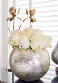 3 Ways To Arrange Roses Featuring Decor Gold Designs Flower Vase Arrangements Vase Design Round Vase