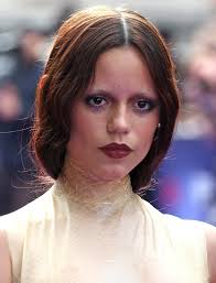 jennaortega impactante en la premiere de #Wednesday en Londres 🖤