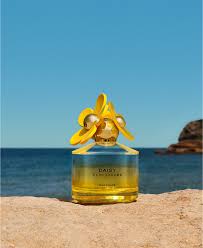 I first smelled it when the sample came in a magazine and loved it then. Marc Jacobs Daisy Sunshine Collection Duftneuheiten