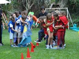 Recuerda que todos son juegos exteriores para niños, perderían su encanto si los haces en. Juegos Casal Aire Libre Adolescentes Como Organizar Juegos Al Aire Libre En Este Post Recogemos Un Conjunto De 10 Juegos Al Aire Libre Que Suponen Un Estimulo Sociabilidad Y Ejercicio Para Impulsar El Desarrollo Saludable De