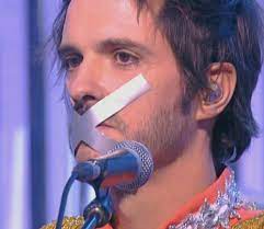 Le vendredi 31 mai, adjia a combattu deux nouveaux prétendants au micro d'argent. Un Telespectateur Mecontent De N Oubliez Pas Les Paroles Jeux Televises