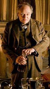 At the beginning of harry's 6th year at hogwarts, dumbledore and harry convince a genial wizard named horace slughorn to come out of retirement. Horace Slughorn Pesquisa Google Phantastische Tierwesen Tierwesen Harry Potter