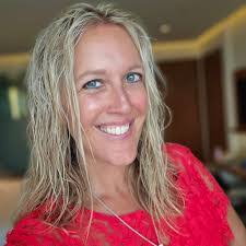 Tammy Hintz's Instagram, Twitter & Facebook