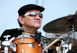 220 Photos & High Res Pictures