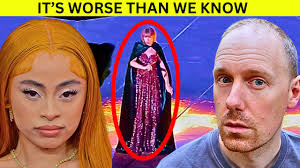 Taylor Swift Suddenly Vanished Whilst Singing & Now These Codes May Explain  How She Does It