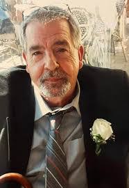 Linda Renaud's Instagram, Twitter & Facebook