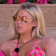 Belle Hassan flaunts her assets as she debuts unrecognisable new look for a  steamy Instagram video