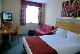 Other hotel amenities include gift shop/newsstand. Holiday Inn Express Cardiff Bay Bedroom Picture Of Holiday Inn Express Cardiff Bay Tripadvisor