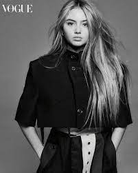 1 de junio de 1973) es una modelo, presentadora, empresaria, diseñadora de moda, productora de televisión y actriz alemana. Leni Klum Age Wiki Bio Filmifeed