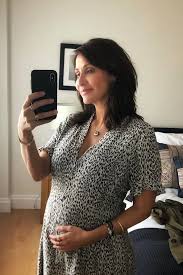 Torn Singer Natalie Imbruglia Is Pregnant With Her First Child At 44 Natalie Imbruglia Pregnant Celebrities Pregnant