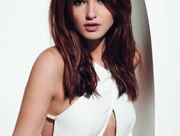 Les cheveux longs conviennent parfaitement à celles qui aiment essayer de nouvelles idées. Coiffure Cheveux Longs 2021 Le Top Des Modeles De Coupes Pour Les Cheveux Longs Doctissimo