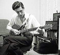 Learn credit card tips, business strategies, travel hacks, 1:1 private coaching & mentorships. Brian May 70 Geheime Fakten Uber Den Queen Gitarristen