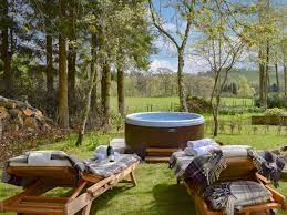 Ochtertyre Luxury Holiday Cottages The Indie House Ref Uk11389 In Ochtertyre Near Crieff Perthshire Cottages Com Luxury Holiday Cottages Hot Tub Holidays Indie House