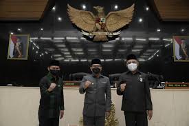 Akun resmi kementerian dalam negeri ri, dikelola oleh pusat penerangan kementerian dalam negeri. Dprd Setujui Raperda Perubahan Apbd Jabar Ta 2020 Menjadi Perda Berikutnya Raperda Tersebut Akan Dievaluasi Oleh Kemendagri Teras Jabar