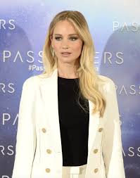 Nice jennifer lawrence long hair cut pictures. Bye Bye Bob Jennifer Lawrence Debuts Her Dramatic Hair Makeover Grazia
