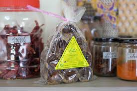 Melaka, kampung duyong diyakini sebagai kampung halaman hang tuah yang kabarnya pernah belajar dengan sang persata nala yang bertapa di gunung wirana, majaphit di pulau jawa. Where To Buy Good Quality Gula Melaka Palm Sugar In Kuala Lumpur New Malaysian Kitchen