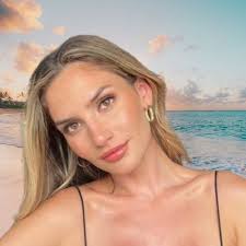 Katherine Izzo's Instagram, Twitter & Facebook