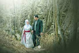 Siapa bilang kalau foto prewedding harus mewah dan pakai baju mahal? Foto Prewedding Islami Unik Foto Pre Wedding Casual Musli Flickr