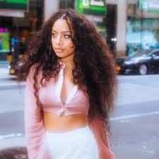 Kiana ledé was born on april 3, 1997 in phoenix, arizona, usa. Pin By Arkhamnatic Arts On P Kiana Lede Kiana Lede Pretty People Curly Hair Styles