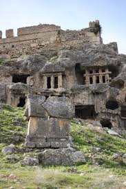 Tlos Antik Kenti Fethiye Mugla Bolgenin En Yuksek Daglari Olan Akdaglar In Kragos Sarp Bati Yamaclarinda Baslayan Antik Yerlesim Mimari Arkeoloji Manzara