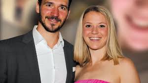 59935 likes · 14 talking about this. Miriam Neureuther Wir Warten Auf Dich Kurz Vor Der Geburt Zeigt Sie Nochmal Ihren Babybauch Youtube