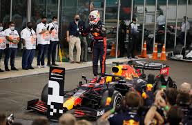 Na een korte periode in lagere raceklassen, rijdt max verstappen sinds 2015 in de formule 1 en sinds 2016 voor het team van red bull racing. Max Verstappen Wint Slotrace Van Het Seizoen Nrc