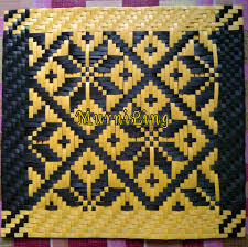Motif batik ini berasal dari daerah cirebon dan menjadi ikon daerah tersebut. Anyaman Bermotif Added A New Photo Anyaman Bermotif