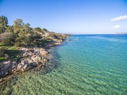 Hotel di porto pollo situato a soli 200 metri dalla spiaggia di porto pollo, e affacciato sulla costa della corsica, l'hotel le dune vanta un ristorante sardo e camere in stile country provviste di tv lcd e aria. Porto Pollo Sardinia Immobilien Zum Verkauf Oder Zur Miete