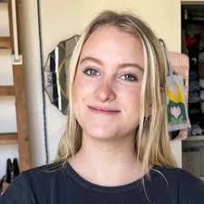 Elizabeth Varnum's Instagram, Twitter & Facebook