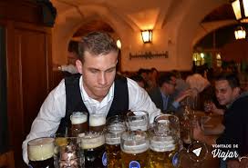 Anche se mangi un hamburger , che può risultare un piatto scontato, beh allo unic stai pur tranquillo. Beerhalls Em Munique Onde Comer E Beber Como Um Bavaro Vontade De Viajar
