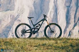 Elite dangerous is in ongoing development, with a number of free and premium game updates available to expand the core elite dangerous experience. 2020 Yt Capra Elite 29 On Test Out Of The Box Onto The Racetrack Enduro Mountainbike Magazine