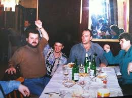 Die fenster und türen des zimmers, in welchem der mord geschah, waren von innen verschlossen. La Bloc Tv Photos Facebook